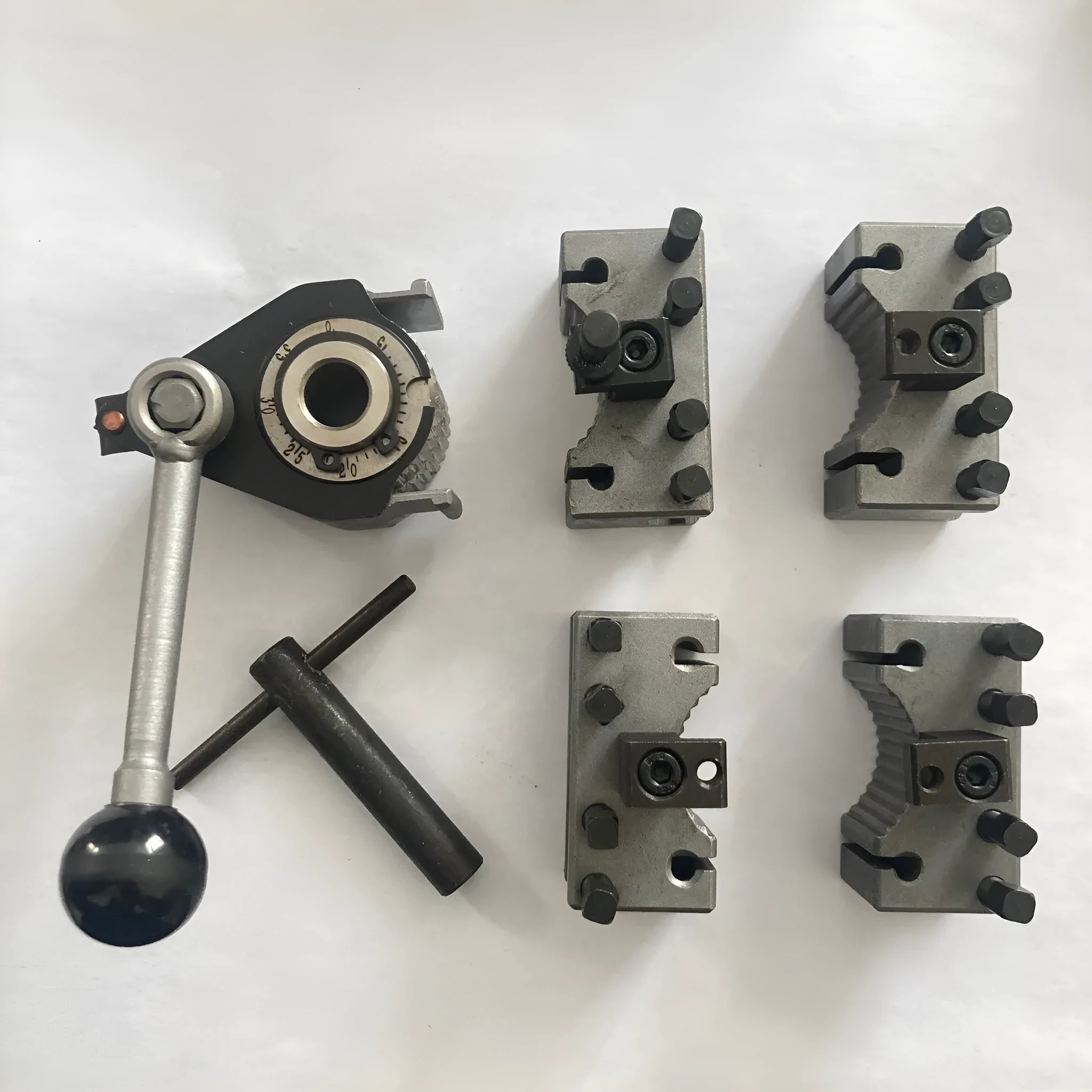 Aa type quick change tool holder in alloy iron for household metal lathes with extra bed included