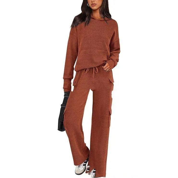 Women's polyester sports suit with regular sleeves and trousers in multiple colour options