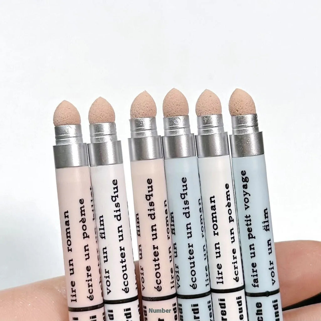 Brightening 2-in-1 waterproof eyeliner pen in gold, pink, purple and other colours.