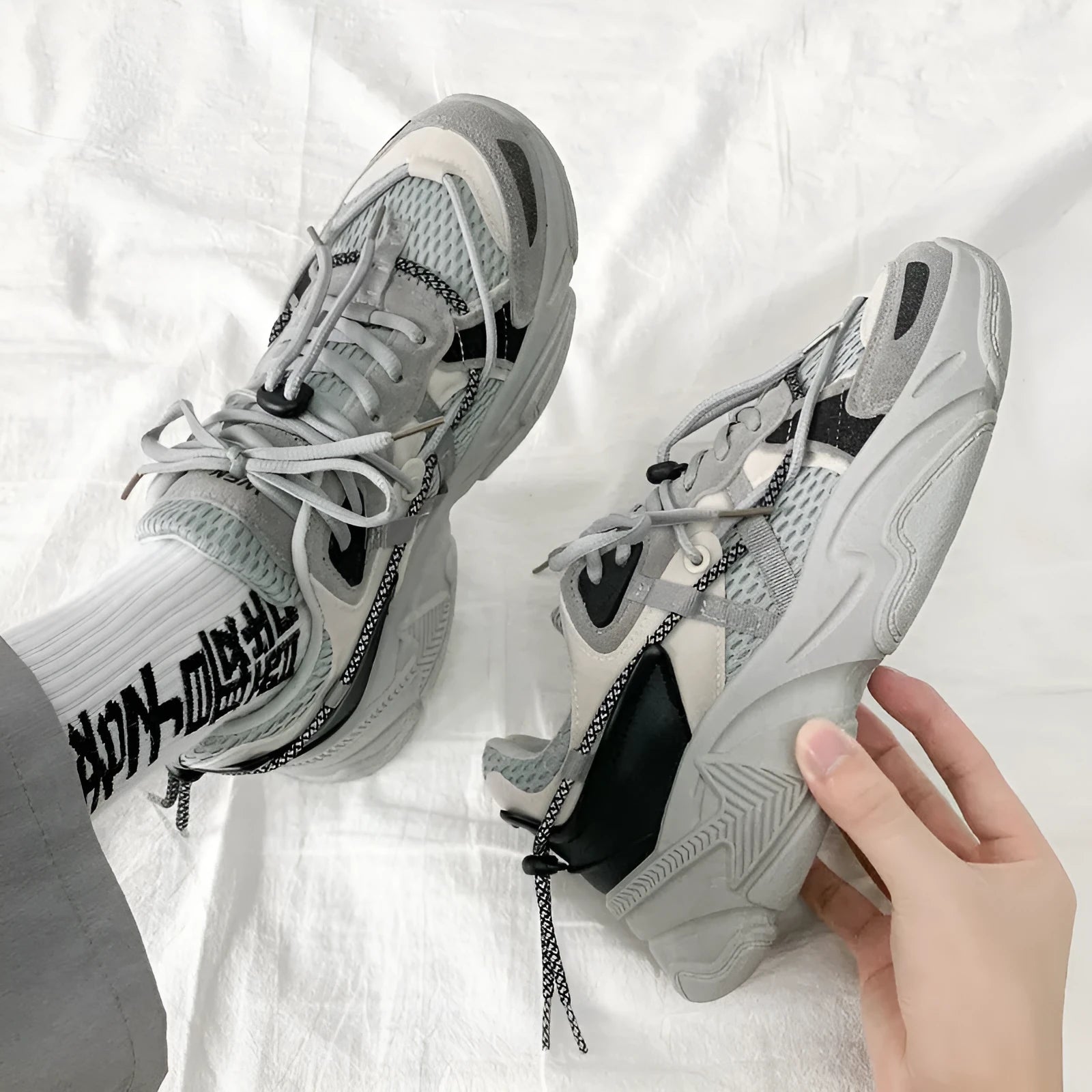 Men's white Korean style platform sports shoes with lace-up front on a plain background.