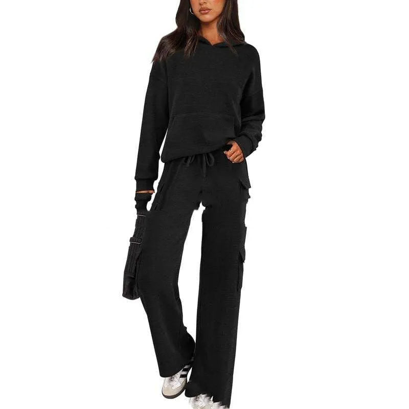 Women's polyester sports suit with regular sleeves and trousers in multiple colour options