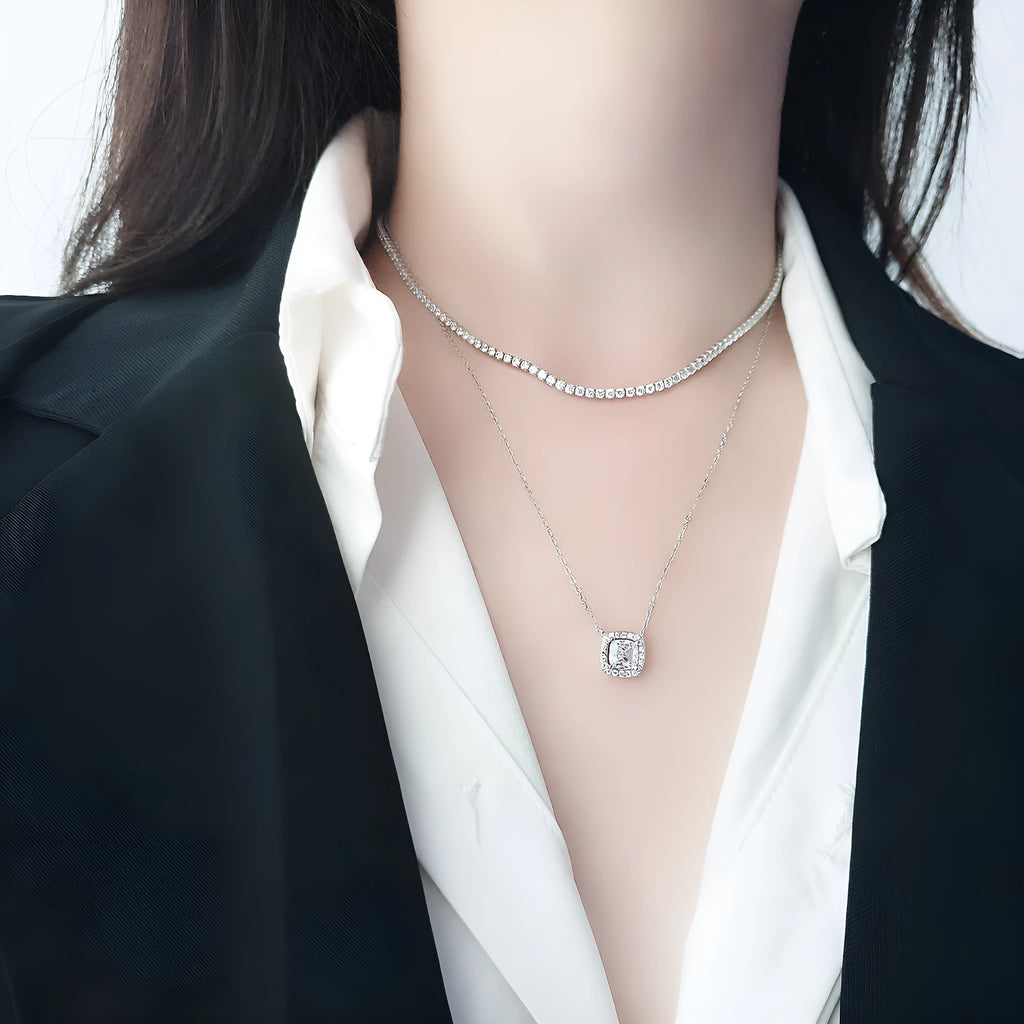 Women's sterling silver necklace with round pendant made from 925 silver
