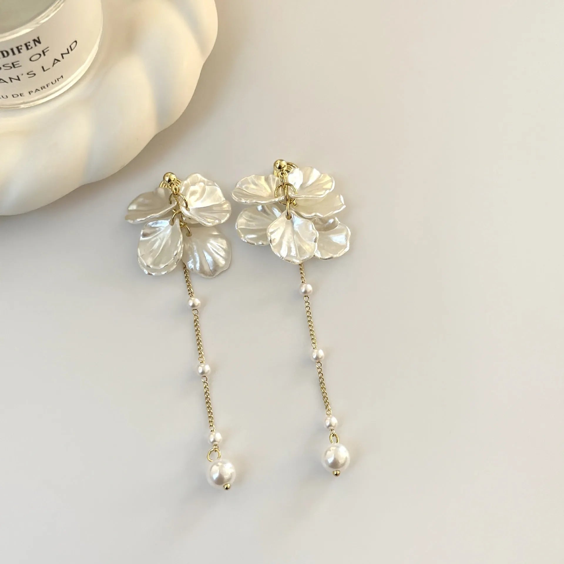 Women's fashion shell pearl tassel earrings showing 8.8cm length with multiple clip style options