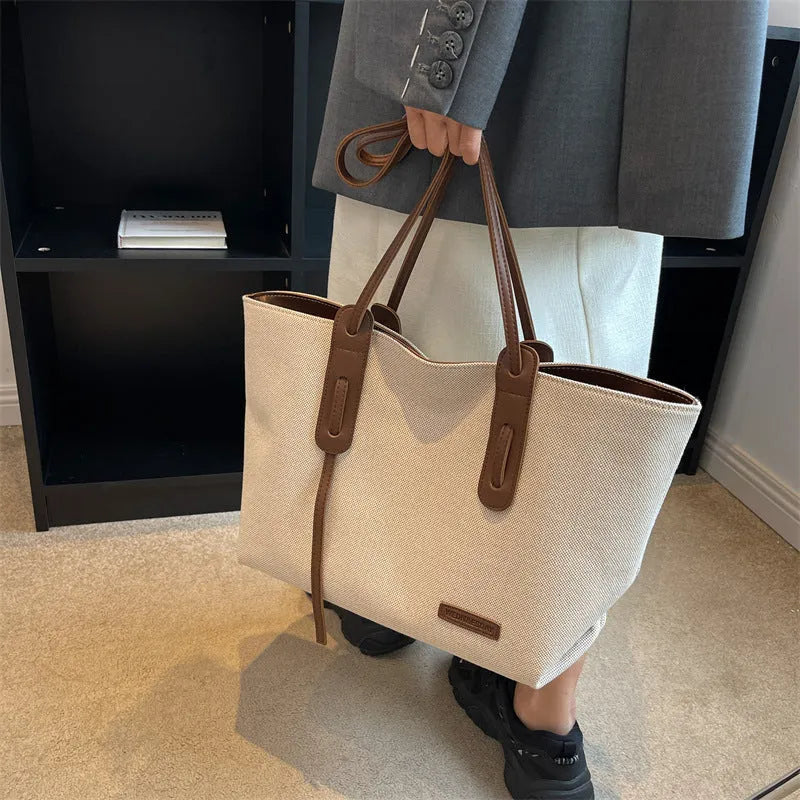 Shoulder bag in Oxford cloth with double straps, available in Black and Brown, size 46x32x27cm