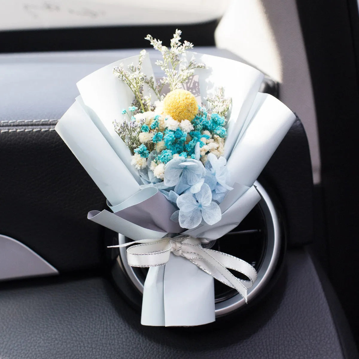 Handmade dried flower car air freshener ornament with scented slice on car vent