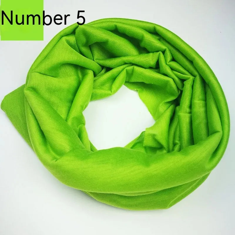 Seamless polyester headscarf for outdoor sports in a choice of colours.