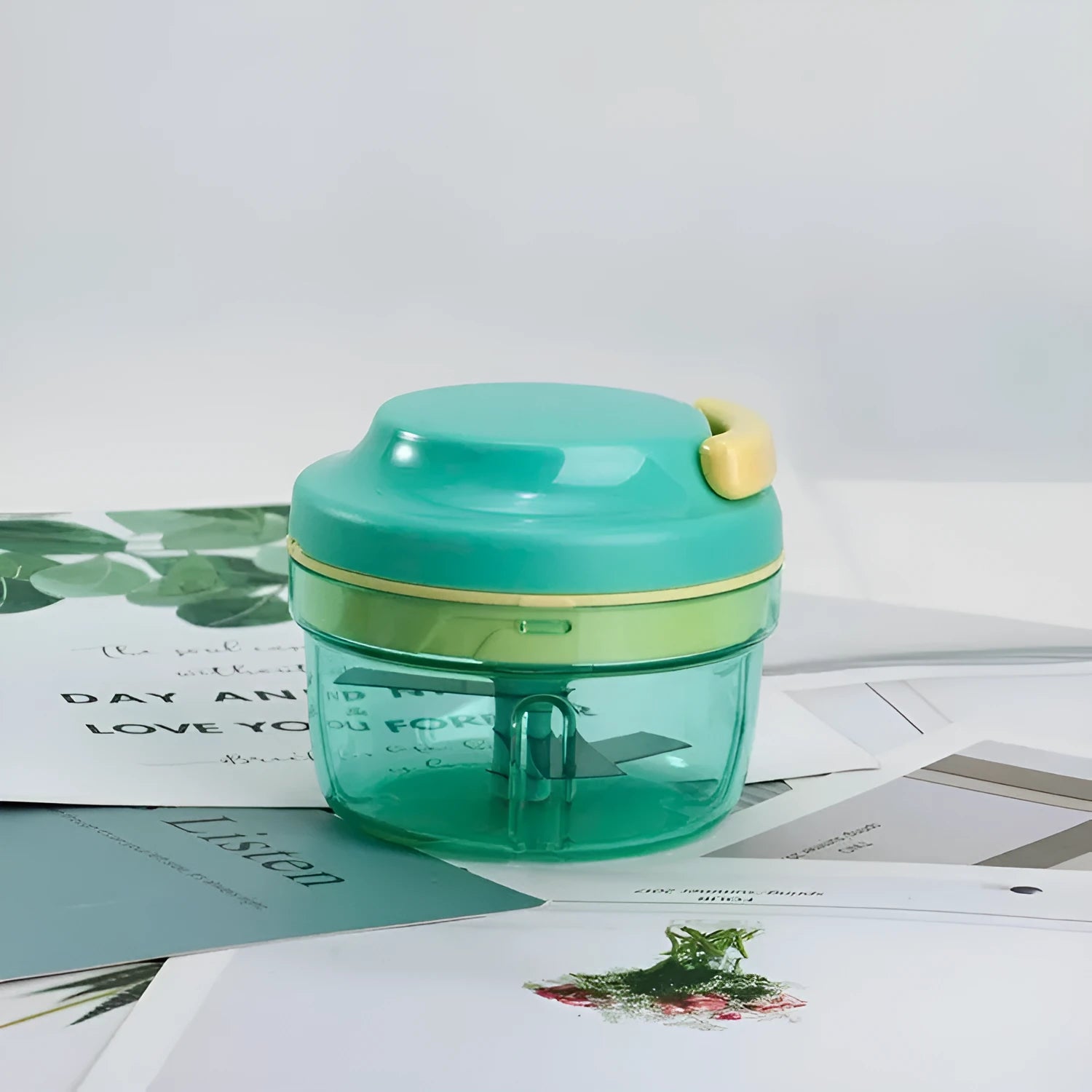 Green manual garlic and baby food grinder with 300ml clear container and stainless steel blade