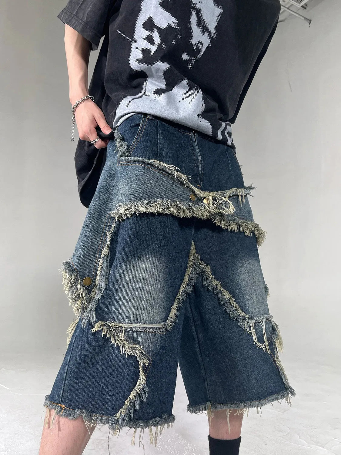 Blue denim shorts with frayed five-pointed star design and loose retro fit