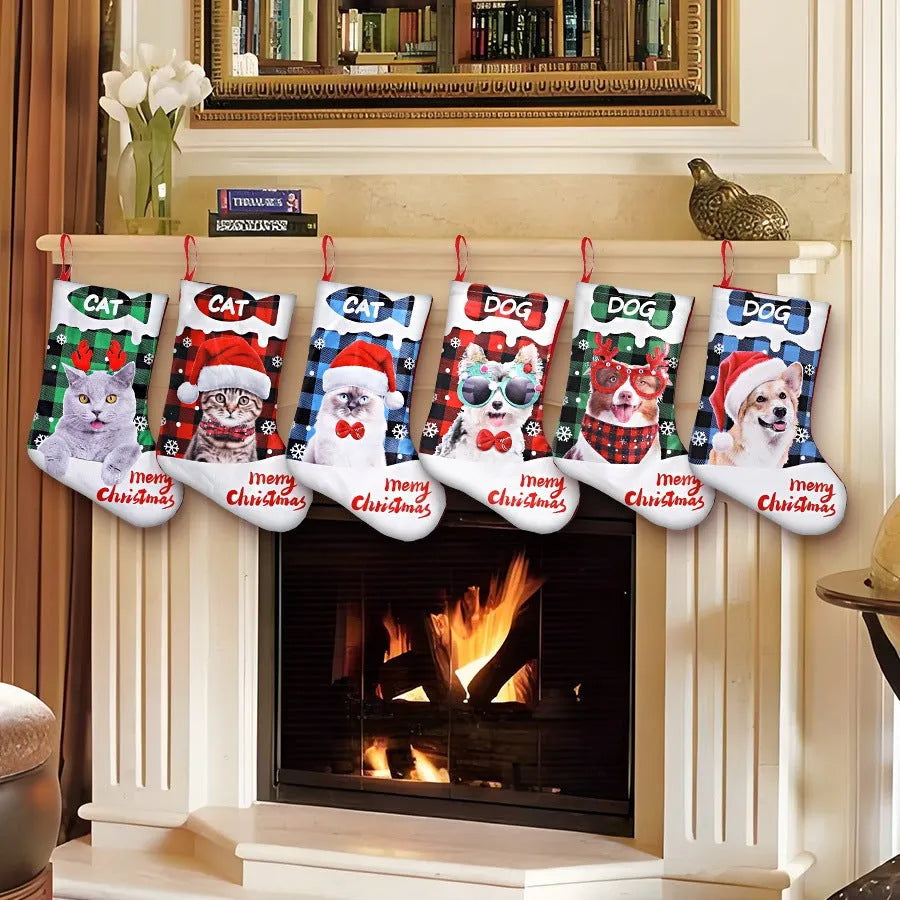 Printed cloth Christmas decoration panel with plaid puppy and cat designs measuring 26x36cm