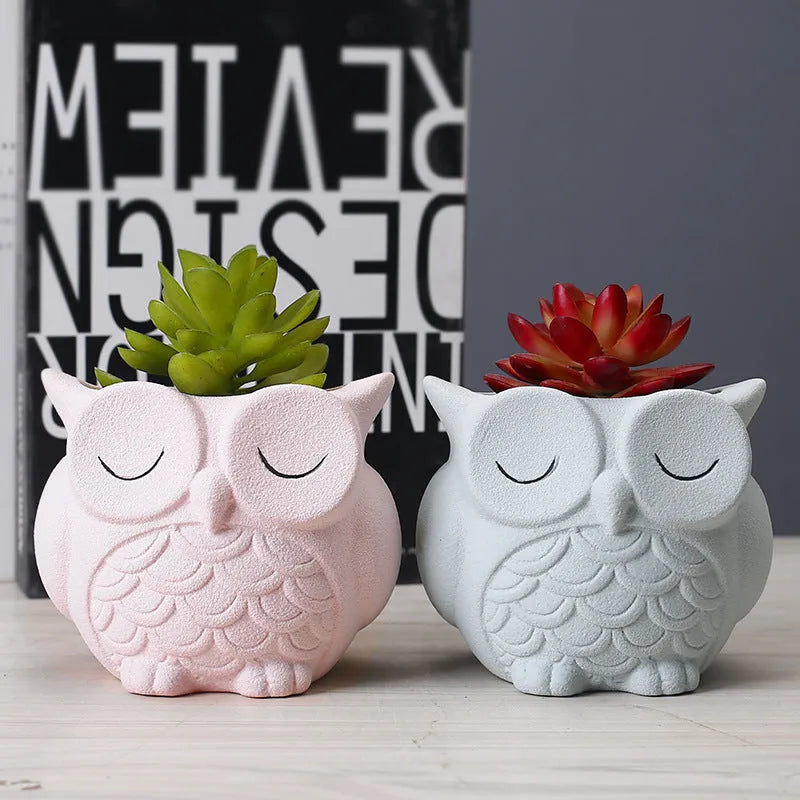 Handmade ceramic owl succulent pot in light pink with 11x9x9cm dimensions