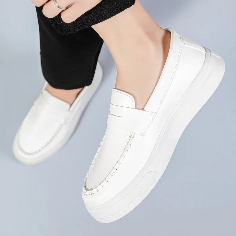 Men's casual British style leather shoes with round toe in PU material.