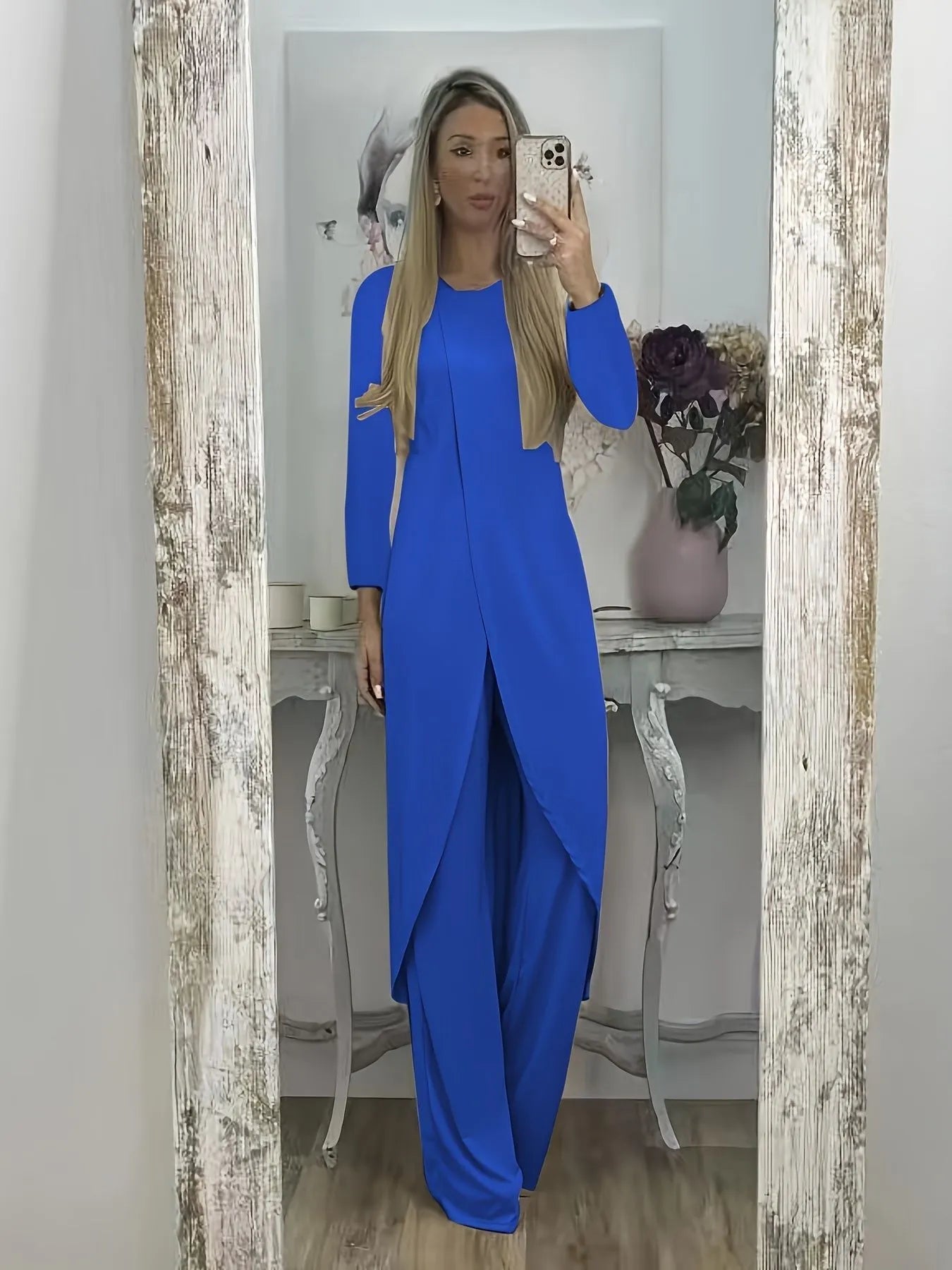 Casual loose-fit two-piece set with a round neck long sleeve top and matching trousers in khaki colour.