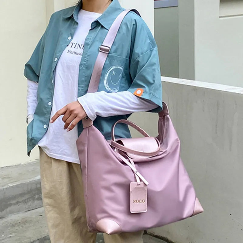 Oxford cloth medium travel bag with lock closure and embroidery, available in multiple colours