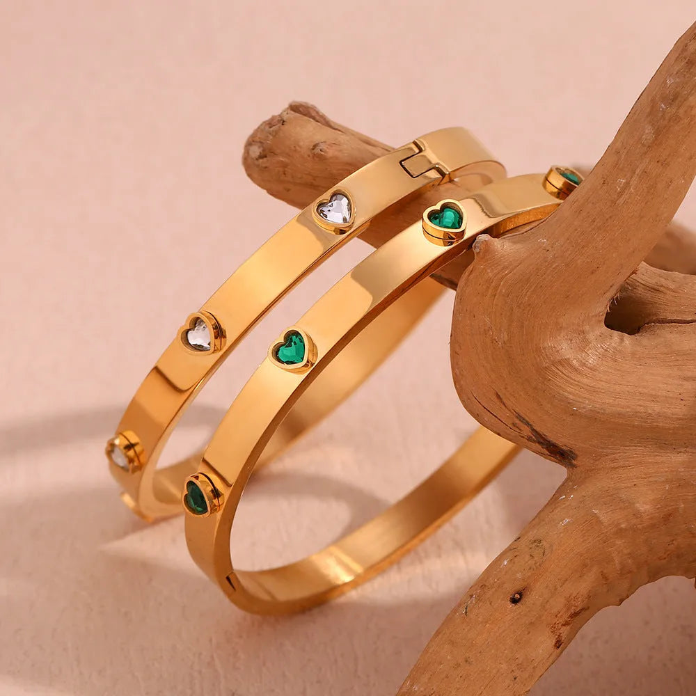 Stainless steel bracelet with micro-inlaid peach heart charm in golden electroplated finish