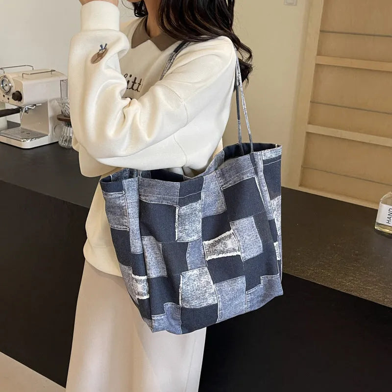 Women's large canvas tote bag in colour-contrast check plaid pattern, horizontal square shape, with slit pocket, in brown