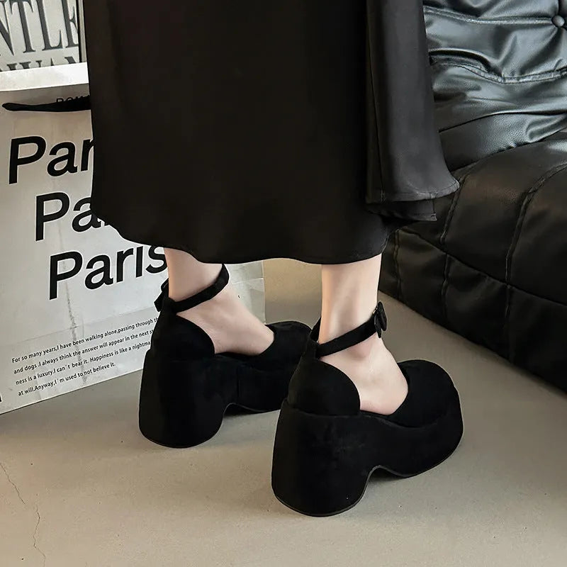 Retro closed toe buckle thick heel pump shoes for women in khaki with suede upper and round toe