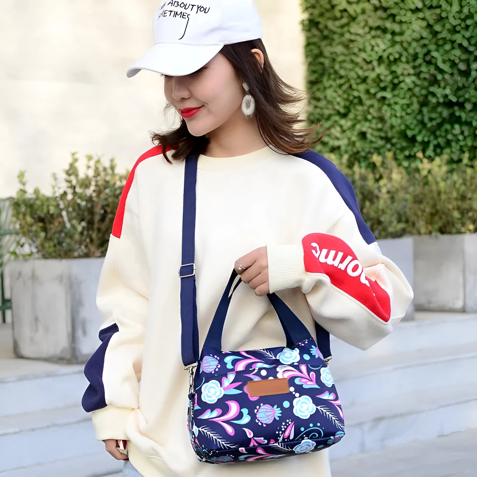 Women's Korean-style nylon shoulder bag in purple with large capacity and sandwich pockets
