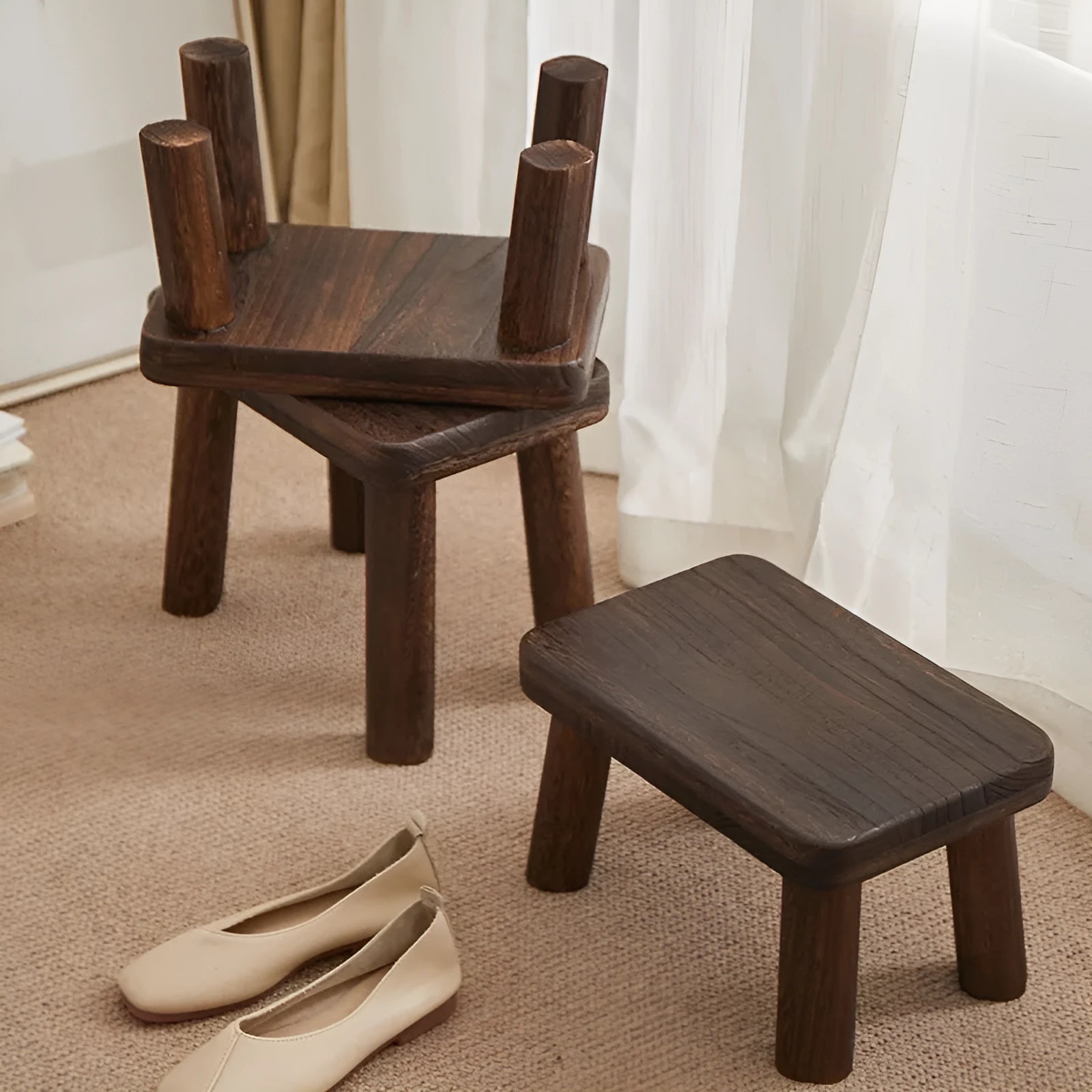 Distressed wood changing stool with bracket structure for living room shoe changing