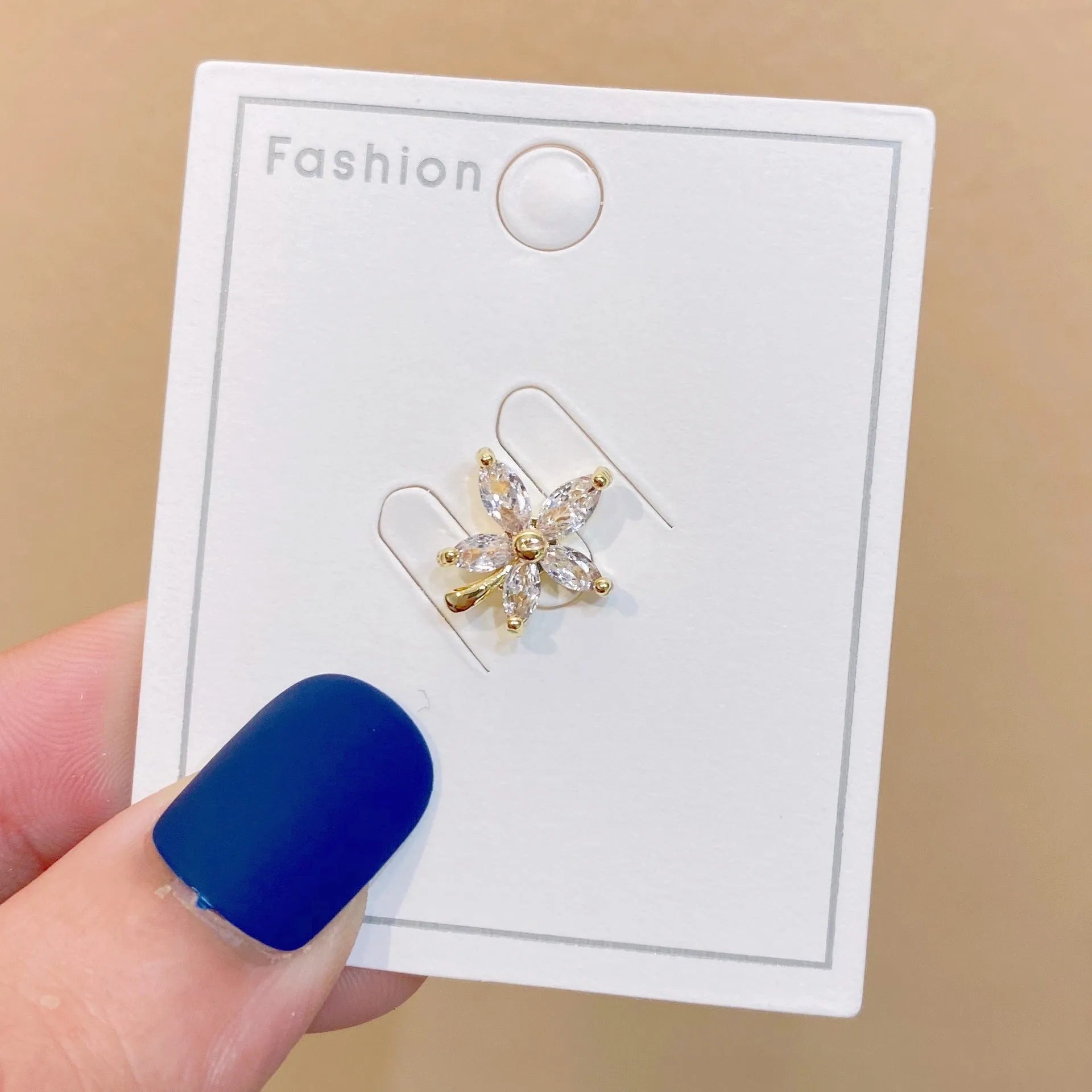 Copper geometric brooch with electroplated finish in colour variation A5-82 for women's clothing decoration