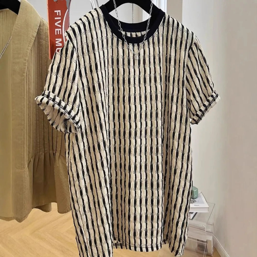 Black men's casual shirt with white stripes, loose fit with short sleeves, made from silk and linen.