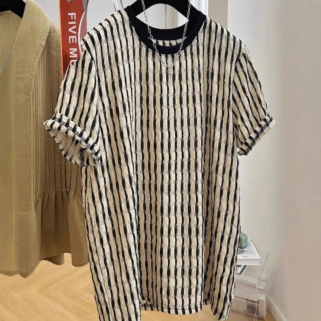 Black men's casual shirt with white stripes, loose fit with short sleeves, made from silk and linen.