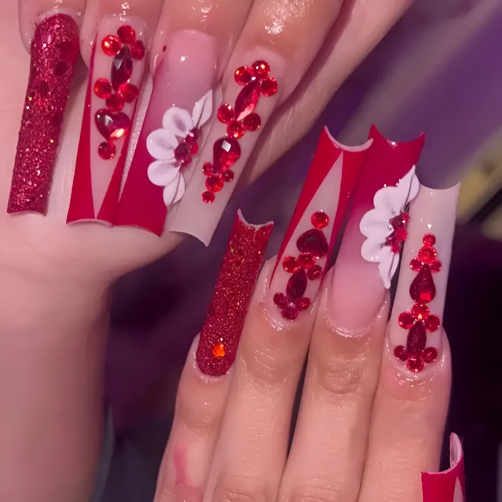 Sweet Flowers Temperament removable fake nails with floral patterns and red diamond accents