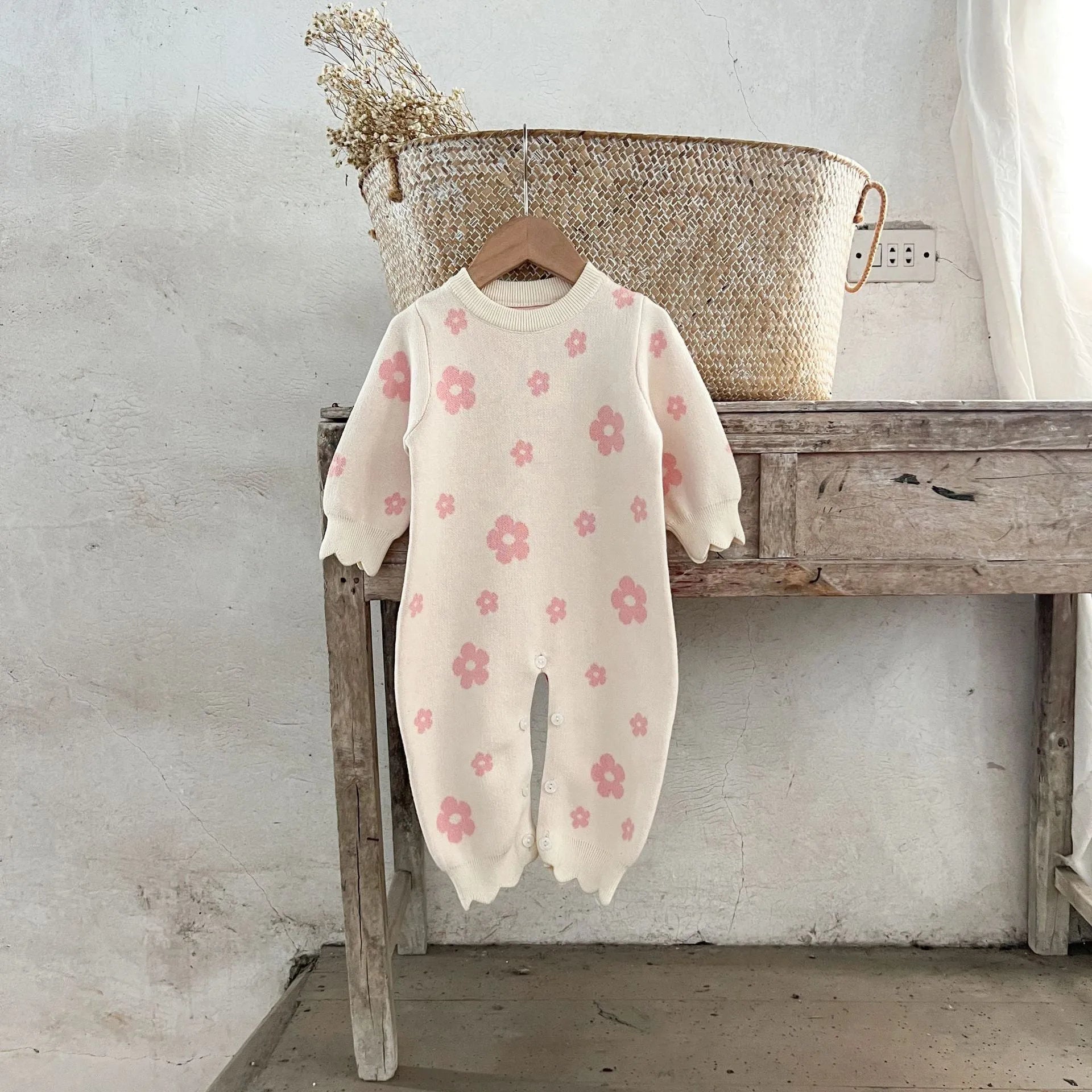 Baby romper jumpsuit in cotton with long sleeves, pink flowers pattern, side view