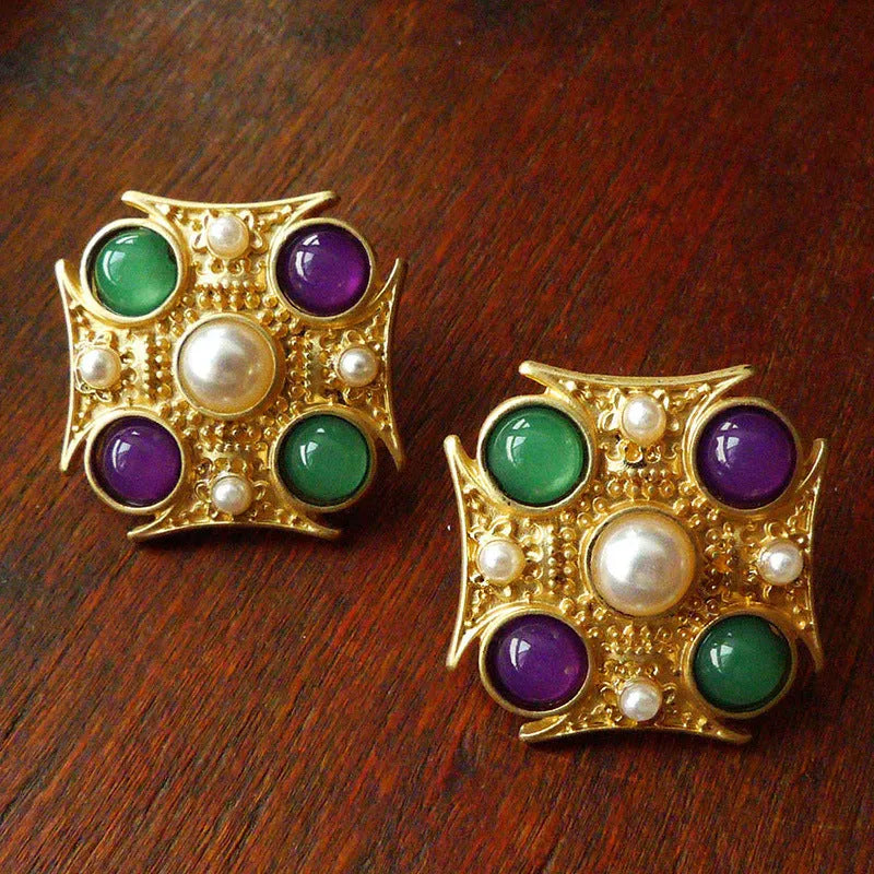 Vintage zinc alloy baroque brooch with diamond shape and antique metal finish