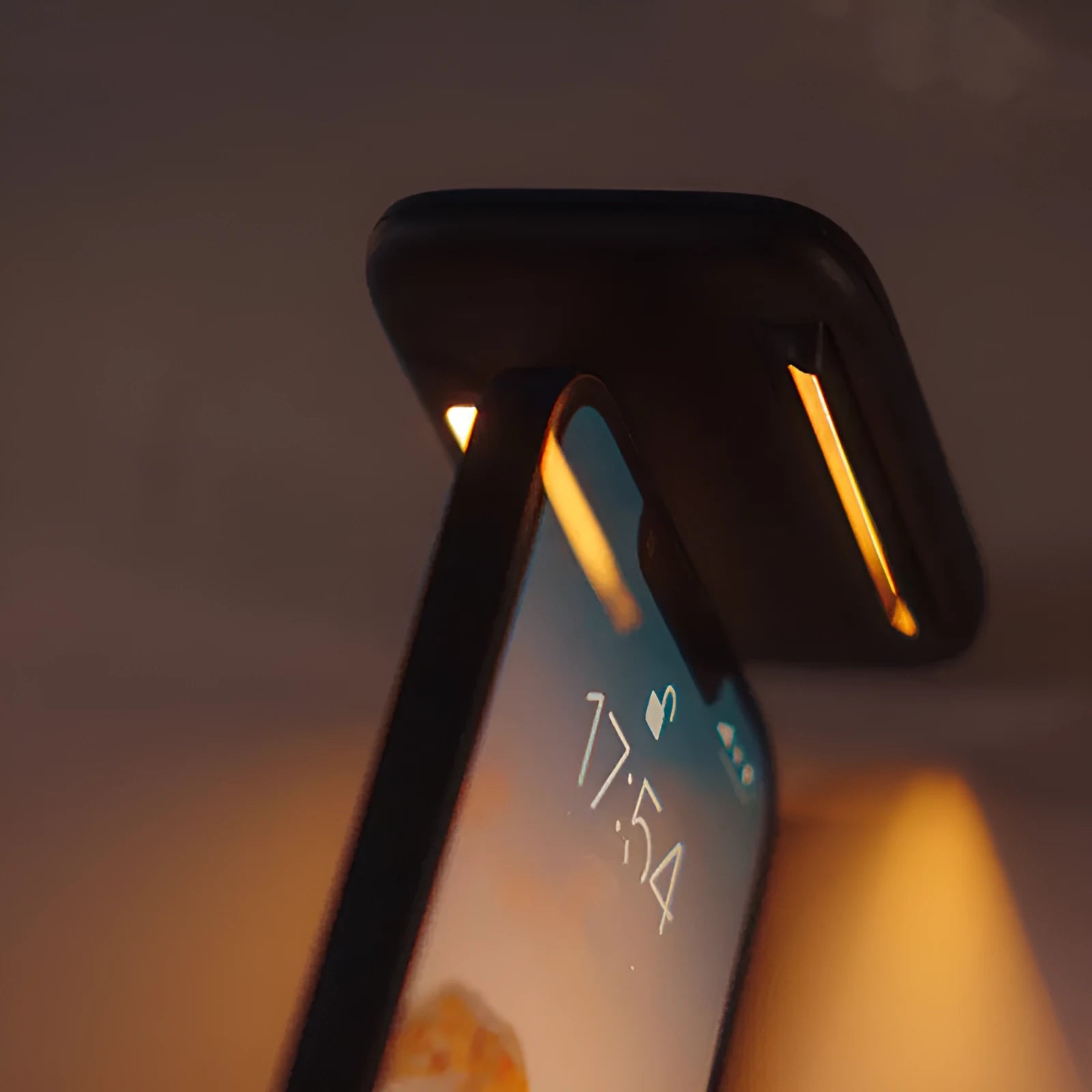 Compact screen hanging light in black with dimmable touch control and USB charging