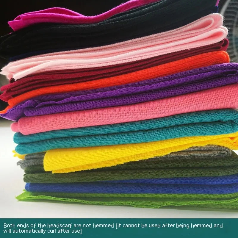 Seamless polyester headscarf for outdoor sports in a choice of colours.