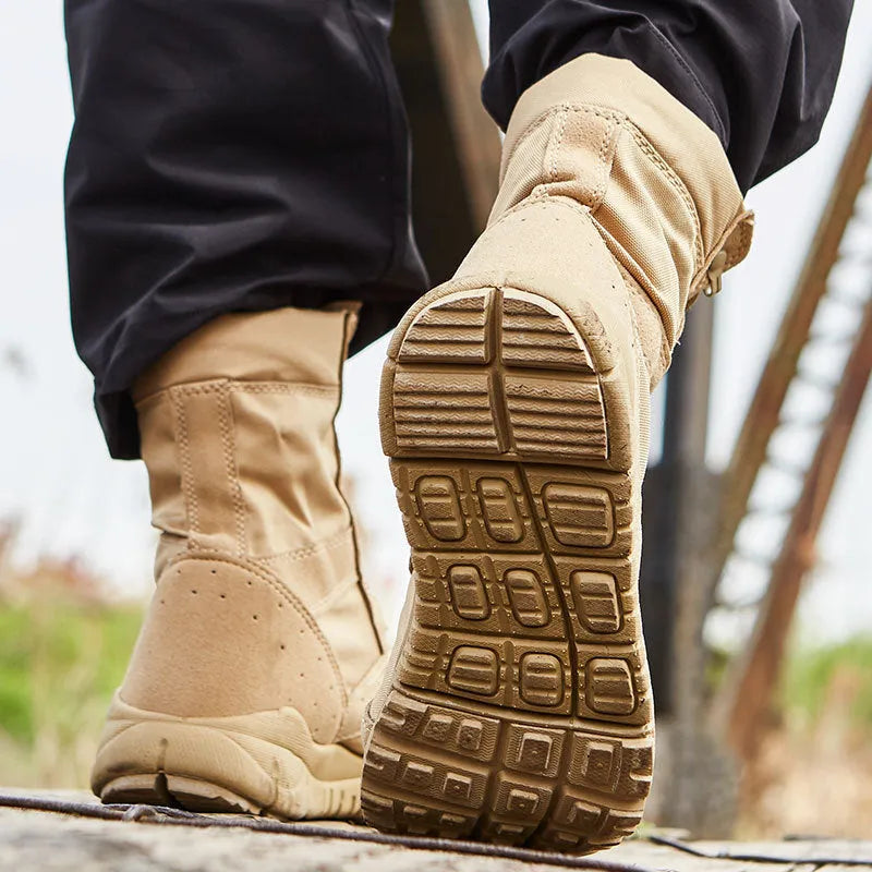 Yulong Combat Boots tactical desert boots in black colour for outdoor climbing and hiking