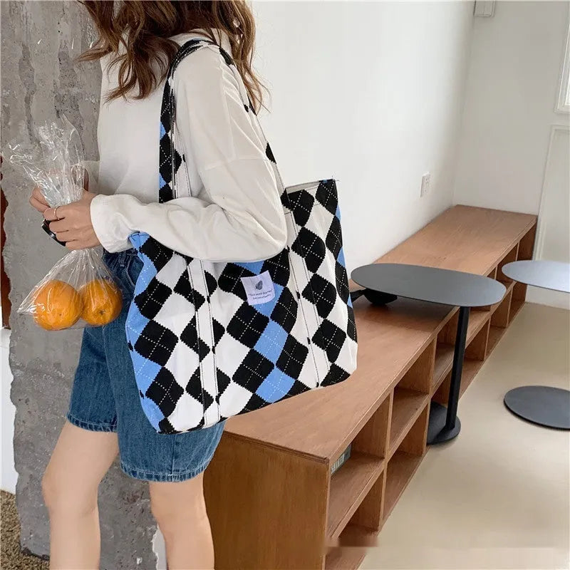 Pink Oxford cloth women's shoulder bag with a large main compartment and a black three-dimensional front pocket.