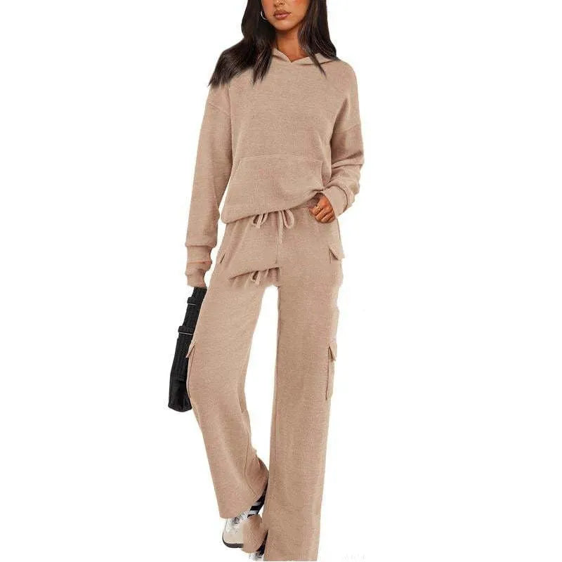 Women's polyester sports suit with regular sleeves and trousers in multiple colour options