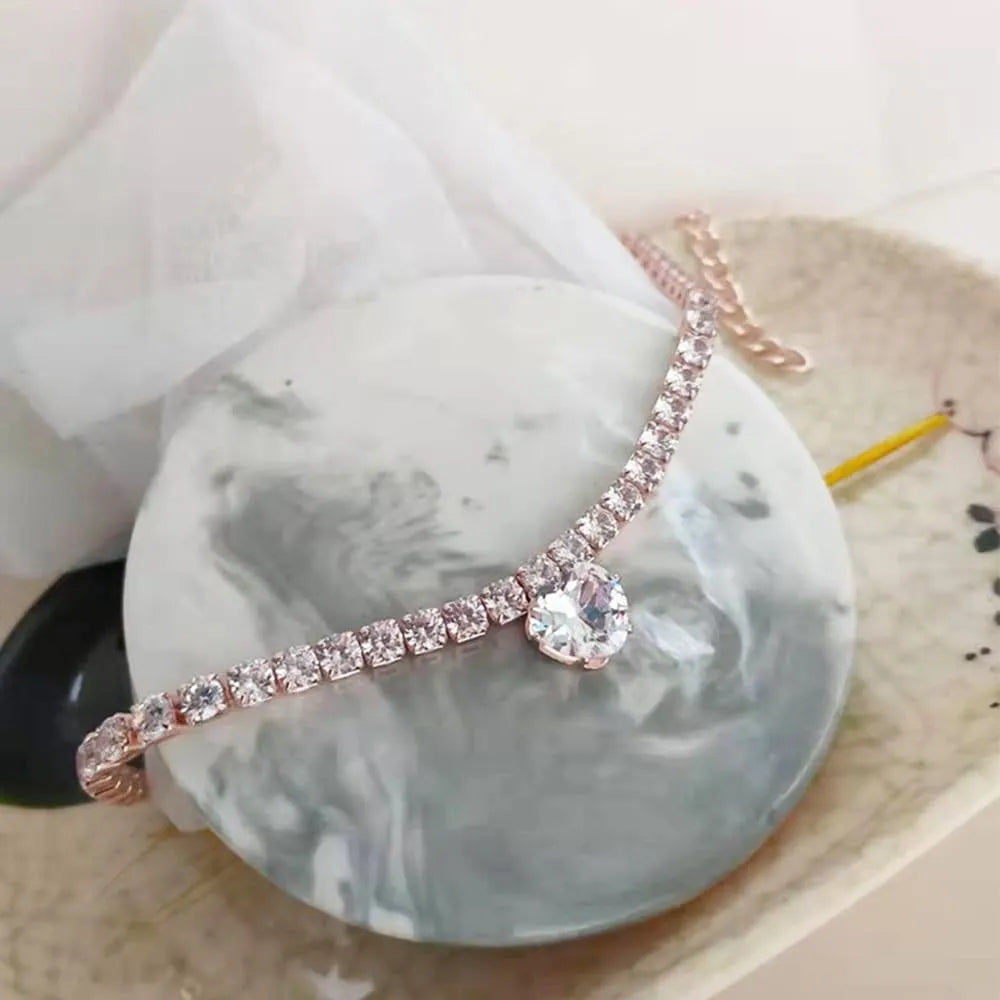Rhinestone heart-shaped decorative collar for cats and dogs in gold metal finish