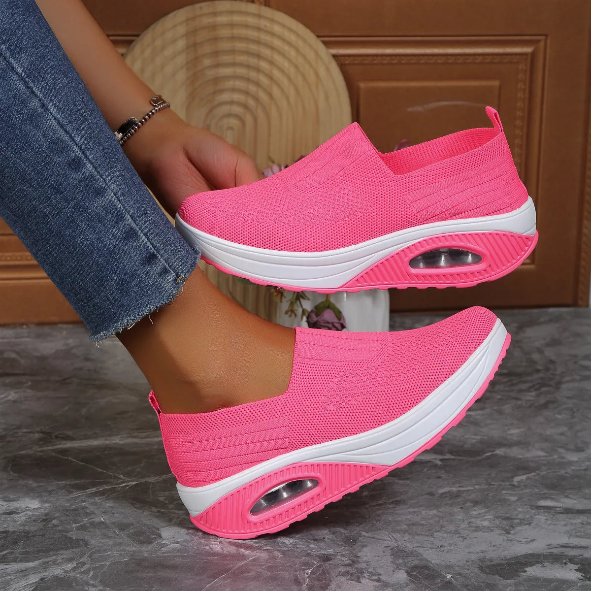 Women's air cushion non-slip flying woven shoes in solid colour, low top with mesh upper and EVA sole