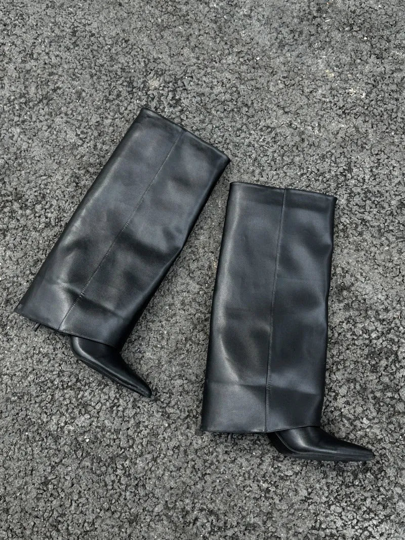 Children's pointed toe high heel boots in black with wedge heel and microfiber upper