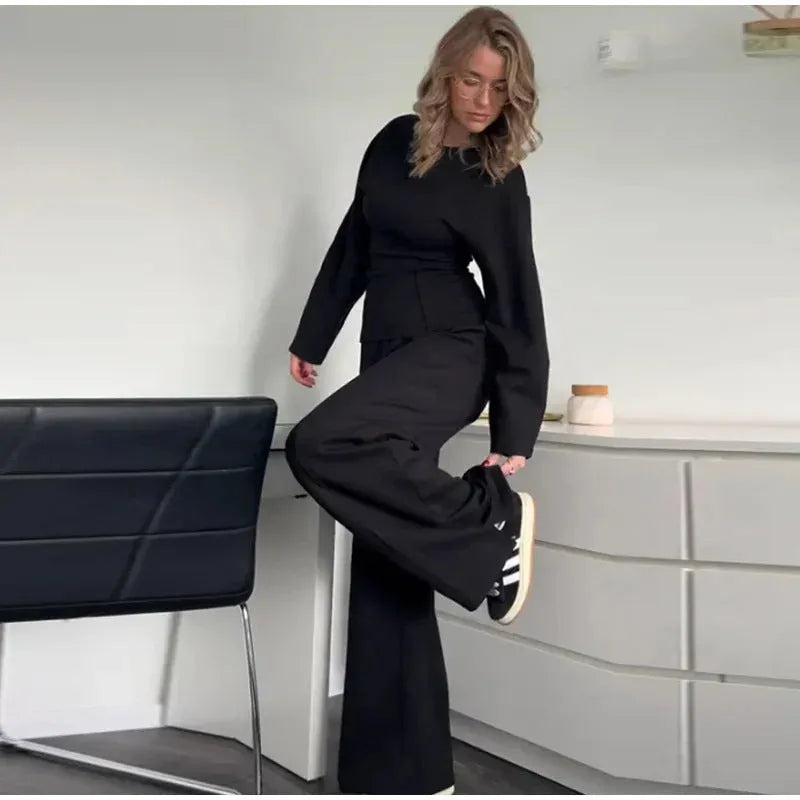 Women's polyester fleece two-piece suit with pleated top and wide-leg trousers
