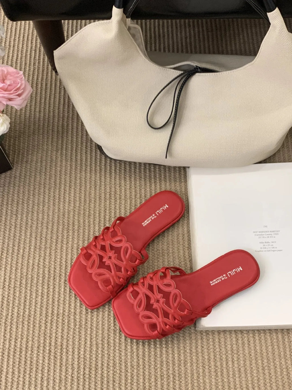 Summer Roman style hollow-out flat beach slippers for women in black