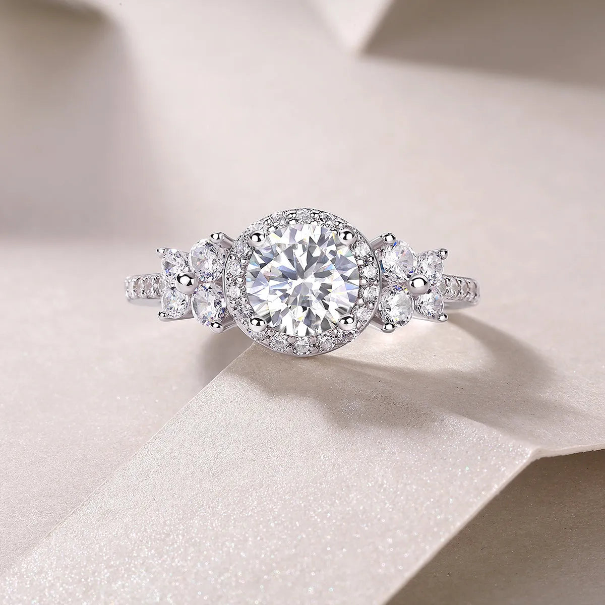 Wedding ring set with 1-carat moissanite in S925 silver platinum-plated ring on gift box
