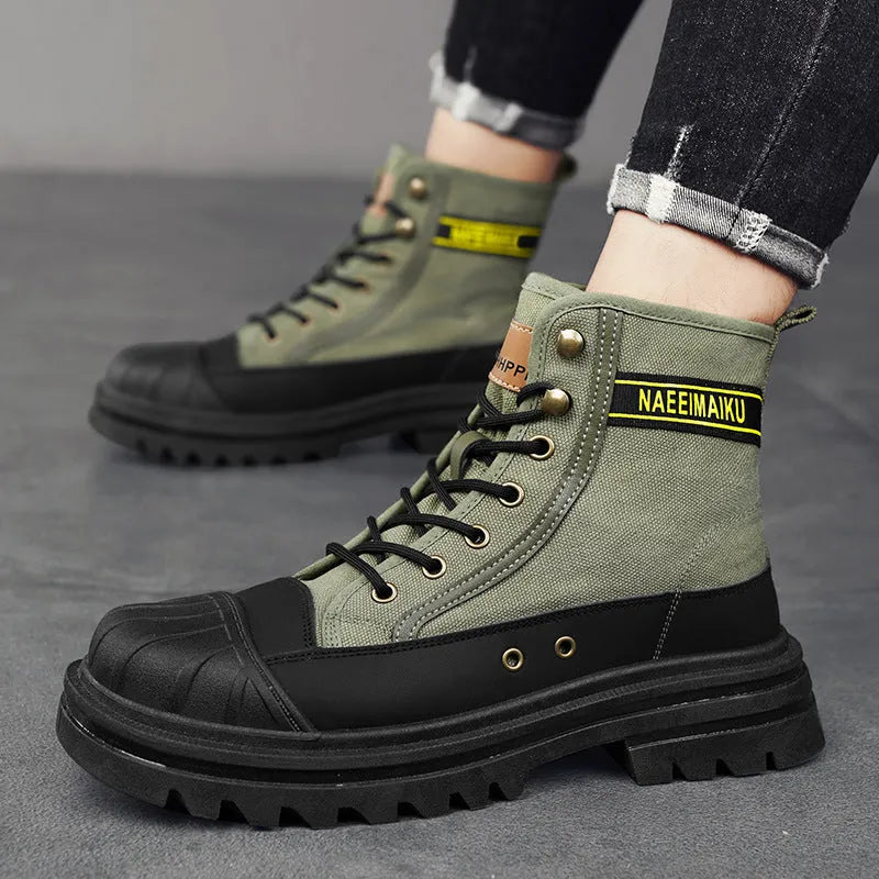 Thick-soled canvas men's casual motorcycle boots with round toe and lace-up fastening in black