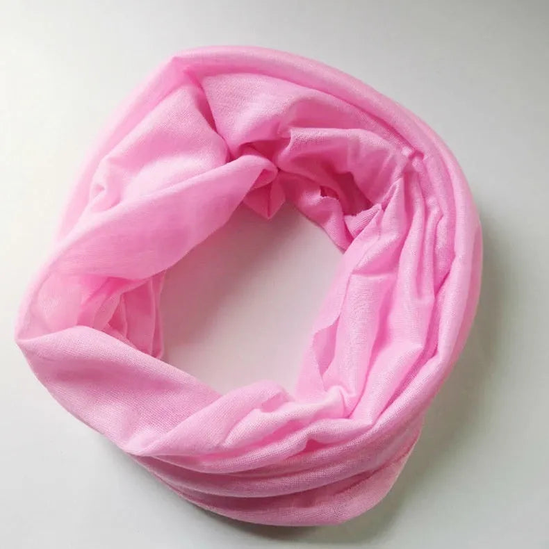 Seamless polyester headscarf for outdoor sports in a choice of colours.