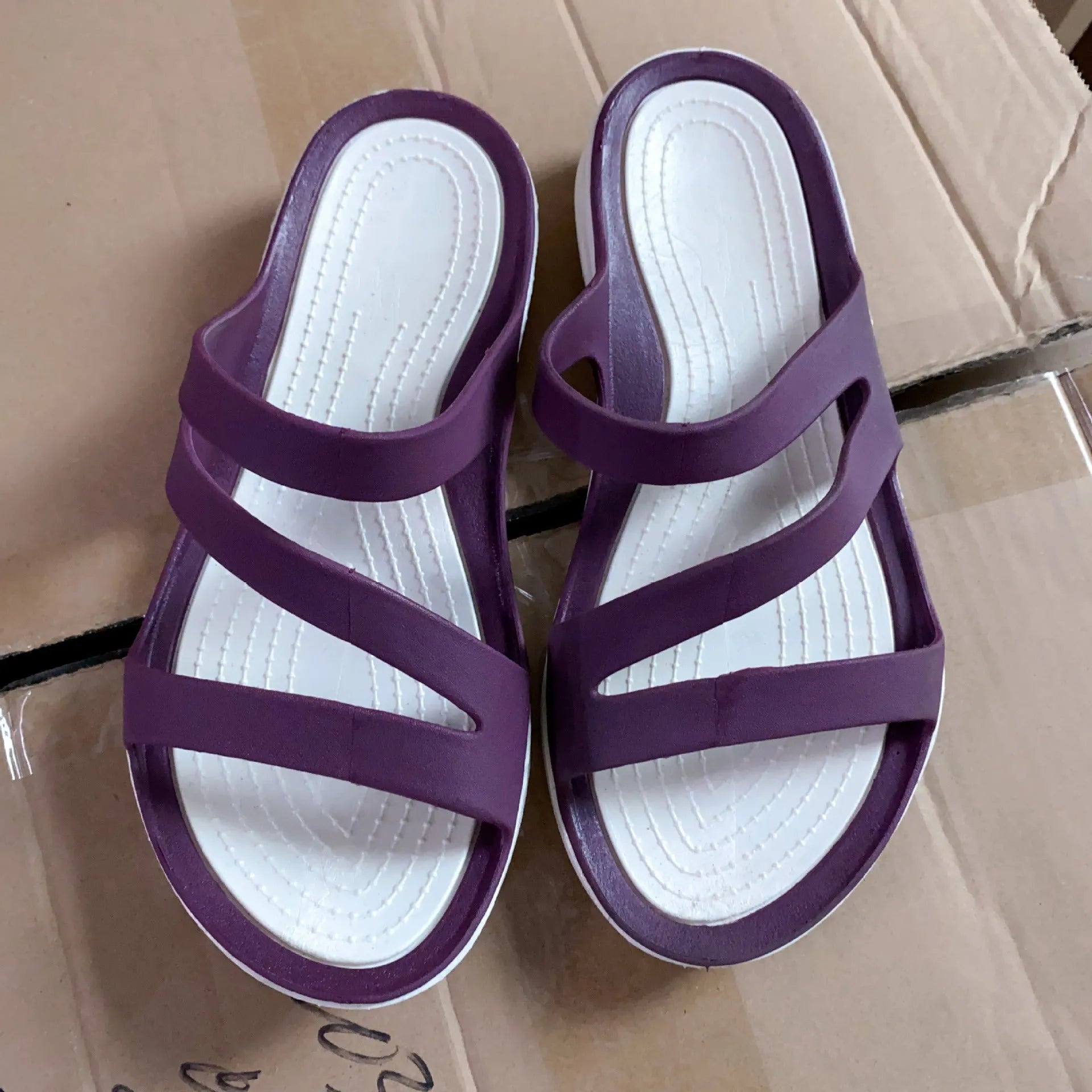 Women's summer beach sandals in red, purple, blue, black, grey, or pink with breathable PP upper