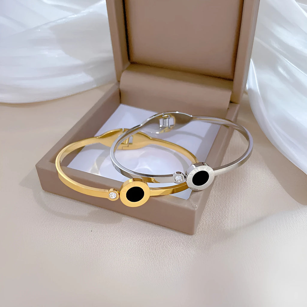 Roman titanium steel bracelet in gold electroplated finish, retro design
