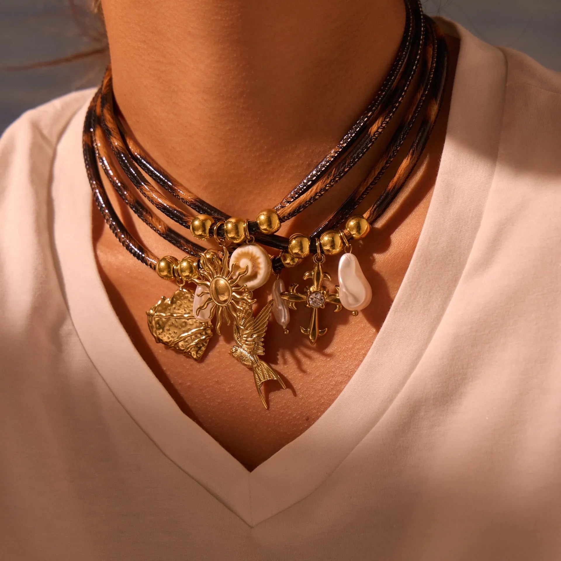 Geometric leopard pendant necklace for women in gold-plated stainless steel on an adjustable chain.