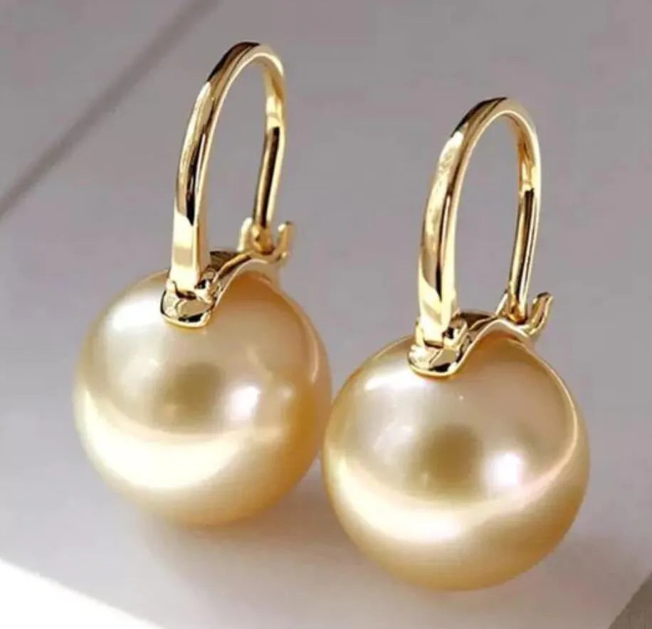 Women's retro minimalist U-shaped pearl earrings in 18K champagne gold with Seiko finish