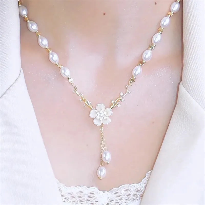 Alloy fashion neck chain with pearl floral decoration and rose motifs