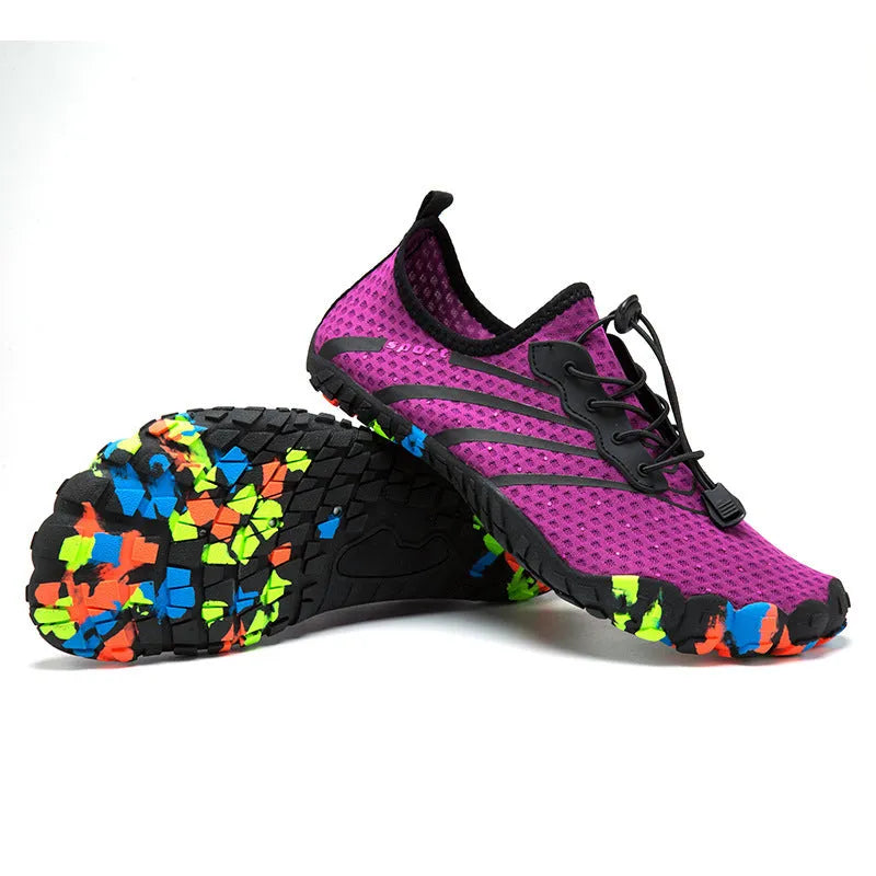 Low-top water shoes with mesh fabric upper and rubber sole for beach swimming and outdoor fitness