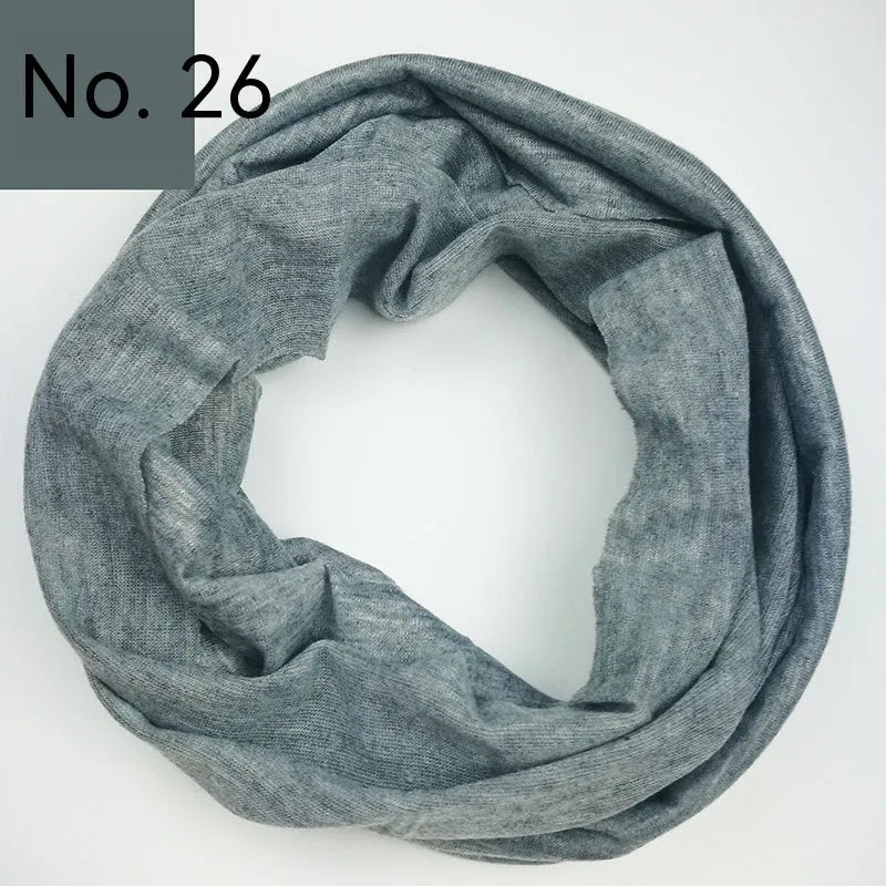 Seamless polyester headscarf for outdoor sports in a choice of colours.