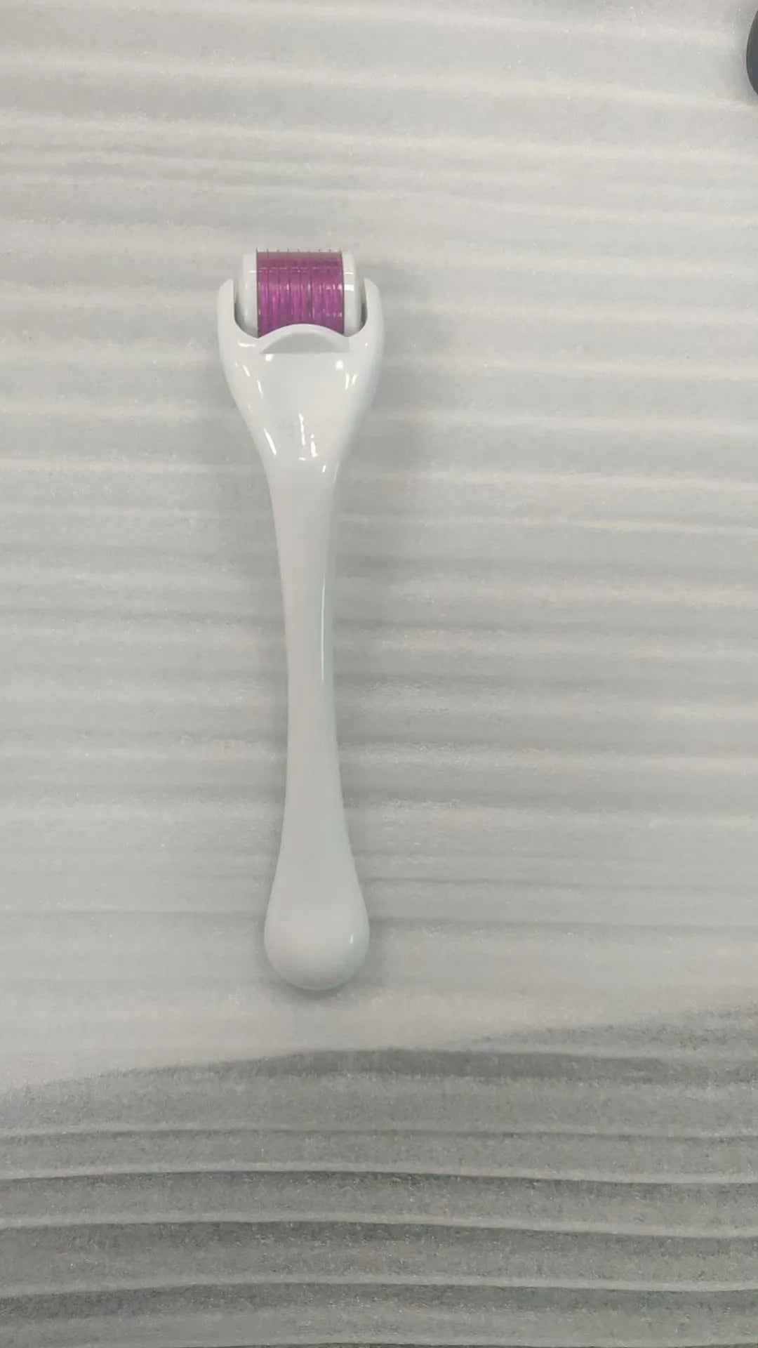 540 micro needle derma roller tool with black handle and purple wheel for 0.2mm 0.25mm 0.3mm cartridges.