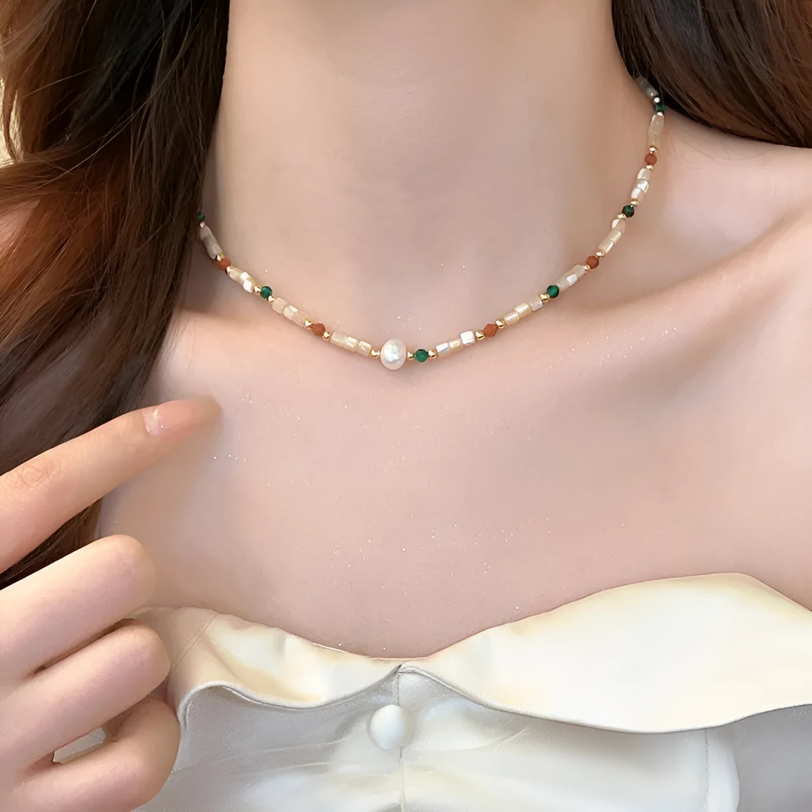 Women's geometric pearl necklace with zinc alloy pendant on adjustable clavicle chain, fashion OL style